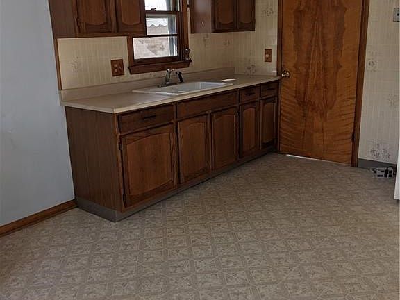 5th image of 32 Parkview Ter
