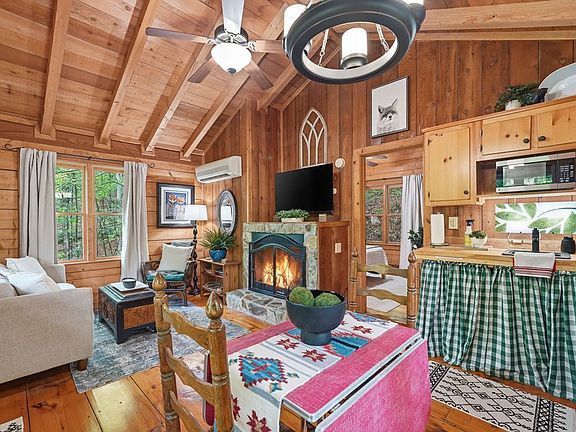 4th image of 28 Briar Creek Rd