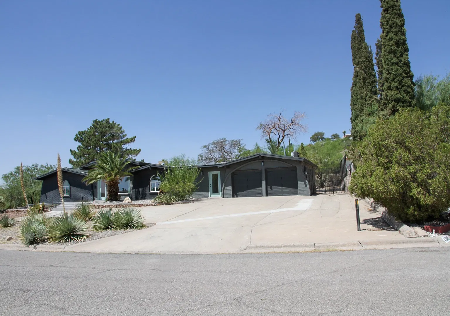 1505 Rocky Bluff Dr — Photo 2