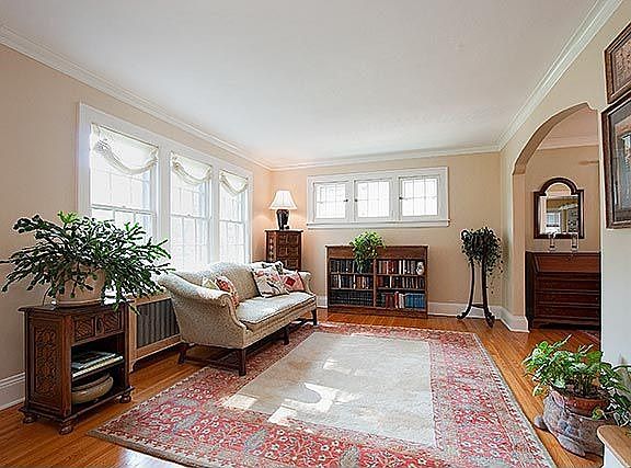 5th image of 523 Cretin Ave S