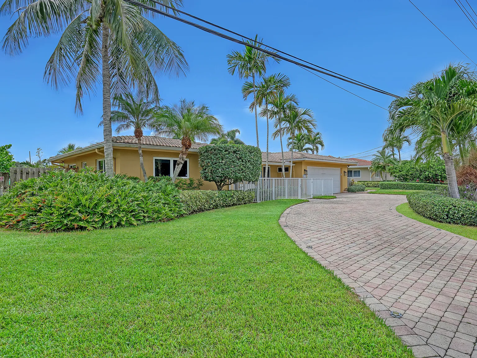 3 bed, 3.0 bath, 2174 sqft, $9,500 — Photo 3