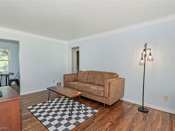 4th image of 1649 Gilbert Dr
