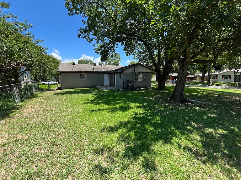 1027 Caladium Dr — Photo 24