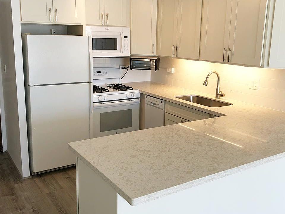 Renovated renovated kitchen - quartz countertops, microwave 