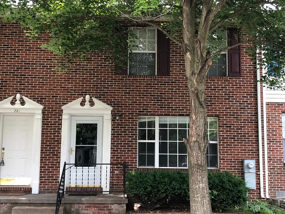 253 Waterford Ln