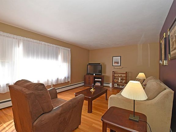 2nd image of 33 Lourdes Dr