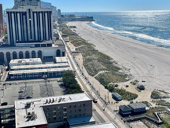3rd image of 3851 Boardwalk #Penthouse 111
