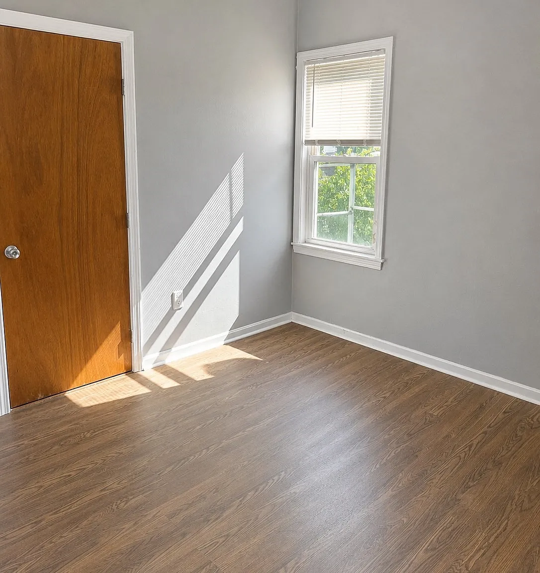3 bed, 1.0 bath, 956 sqft, $1,800 — Photo 4