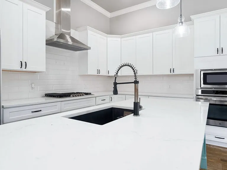 1018 Burnet St — Photo 12