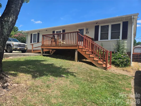 630 9th Avenue Dr SE, Hickory, NC 28602