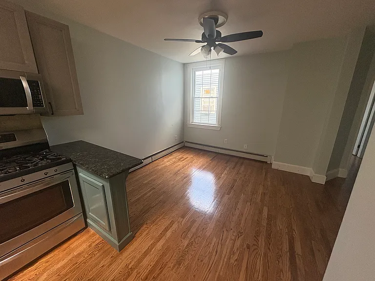 316 1/2 Webster Ave #2 — Photo 2