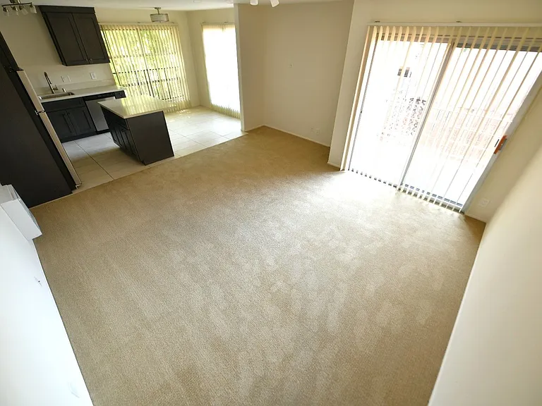 95 Linda Apartments — Photo 11