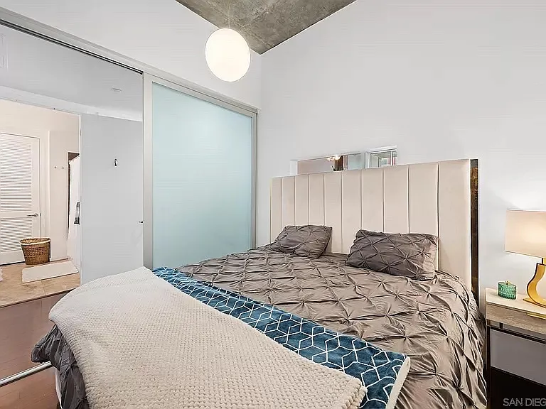 1025 Island Ave — Photo 2