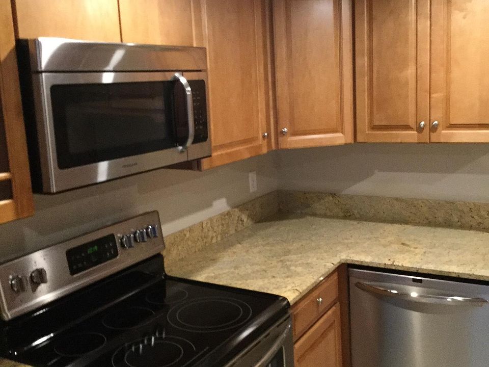 Kitchen Area stove,microwave,dishwasher 