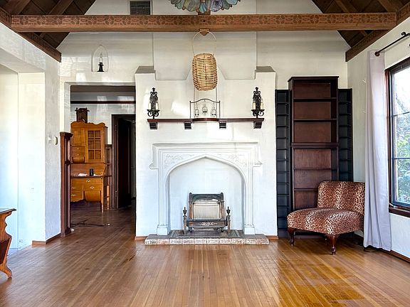 4th image of 4310 E Colorado St #4306
