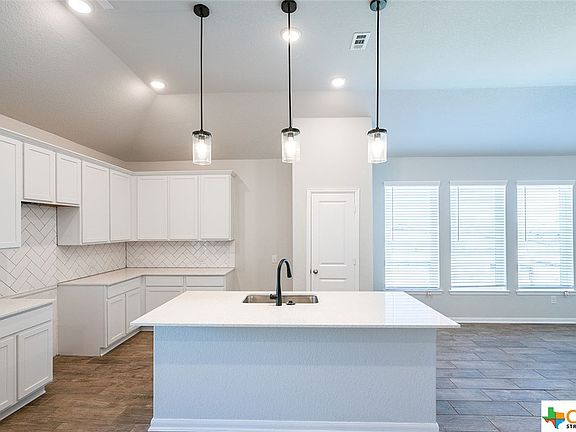 5th image of 4923 Midland Dr