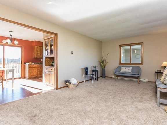 4th image of 18130 Meadow View Ln