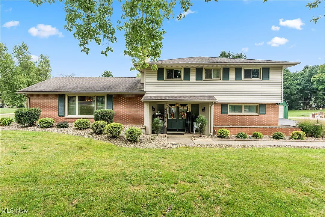 5554 Sandalwood Ave NE photo 1