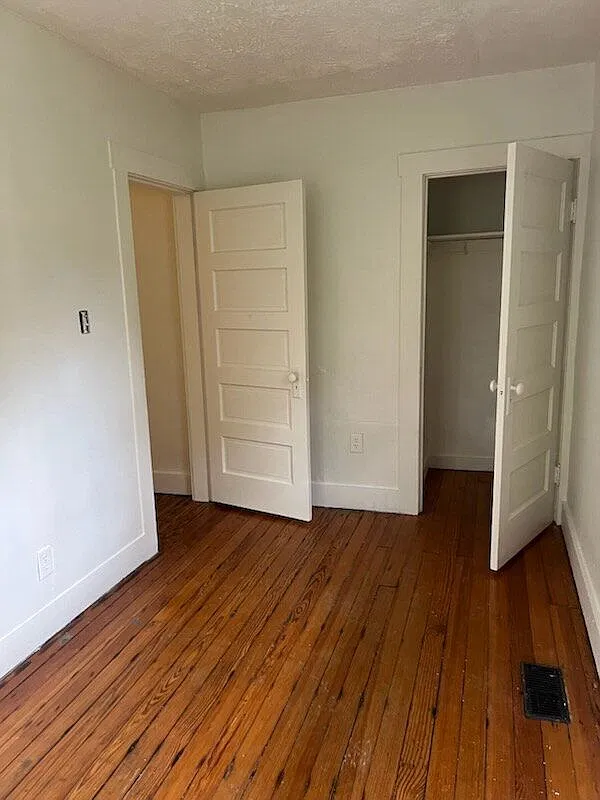 3 bed, 1.5 bath, 1300 sqft, $1,195 — Photo 1