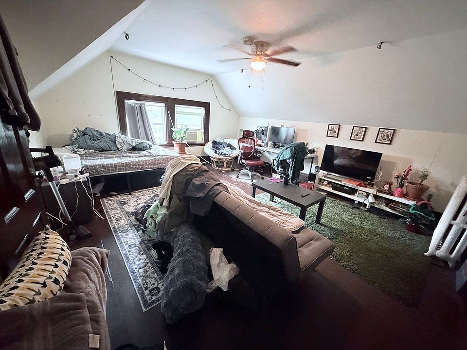 1st image of 149 Strathmore Rd #10