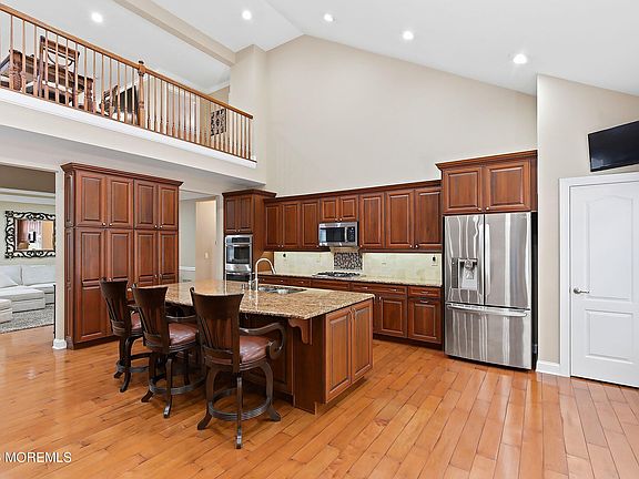 5th image of 10 Cauthen Court