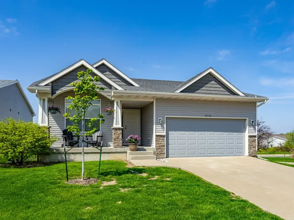 983 S 90th St, West Des Moines, IA 50266