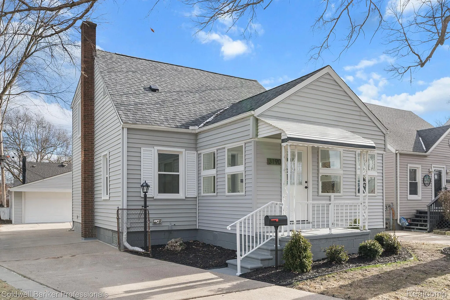 3190 Kenwood St photo 1
