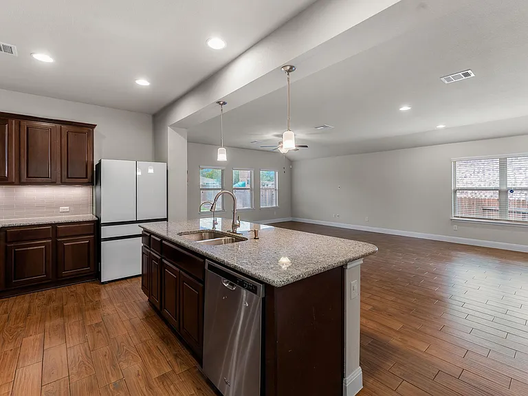 1104 Chad Dr — Photo 12