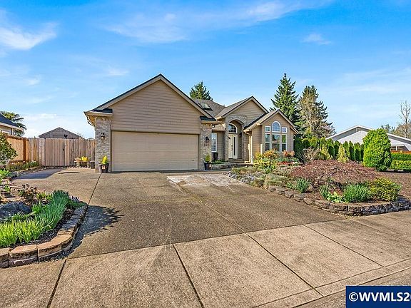 3rd image of 921 Hermanson St