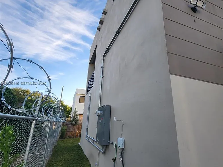 6233 NW 20th Ave #B — Photo 4