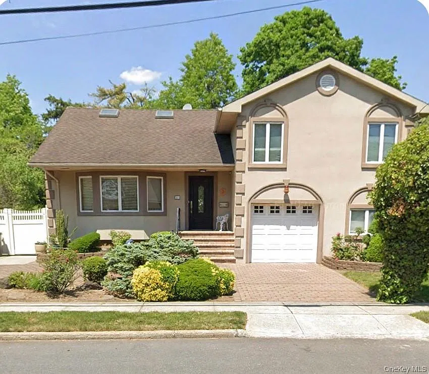 4 bed, 2.5 bath, 2373 sqft, $7,500 — Photo 1