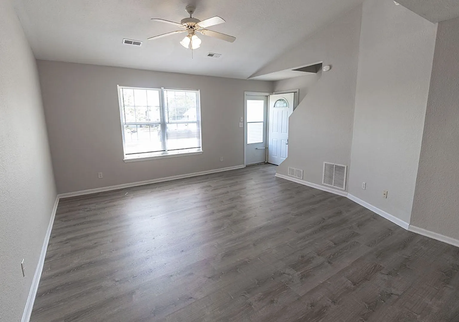 3 bedrooms and 2 bathrooms — Photo 2