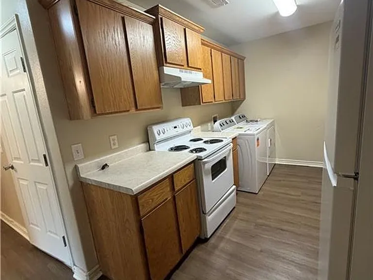231-233 Graystone Cir — Photo 5