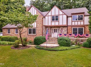 12325 N Fox Den Dr, Knoxville, TN 37934