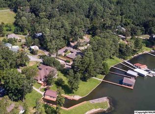 123 Lakeshore Dr, Guntersville, AL 35976