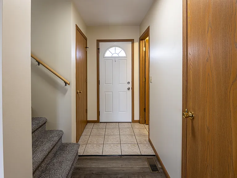 1210 Northernview Dr — Photo 7