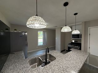 917 W Felix St, Fort Worth, TX 76115