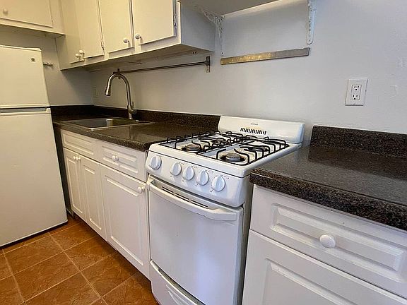 3rd image of 11 Maiden Ln #13E