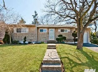 37 Main Pkwy, Plainview, NY 11803