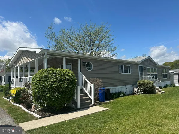 6183 Seanor Ct, Slatington, PA 18080