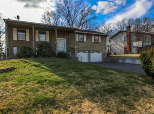 82 Kennedy Rd, Manchester, CT 06042