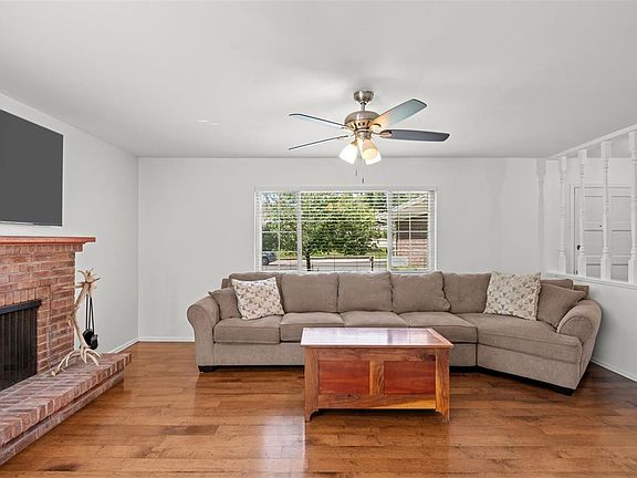 3rd image of 212 Burgess Drive