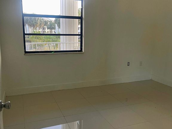 4th image of 1703 Whitehall Dr APT 203