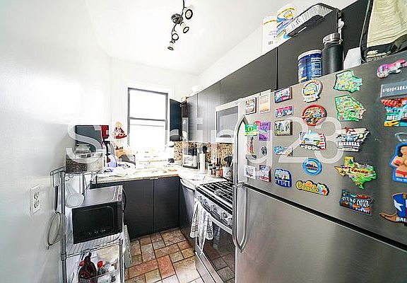 5th image of 4004 36th Ave #4A