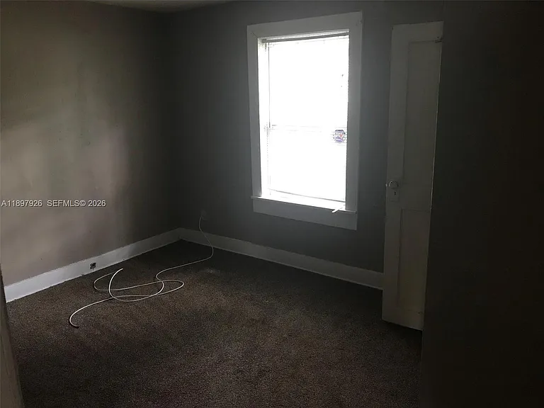 2748 Broadway Ave — Photo 10