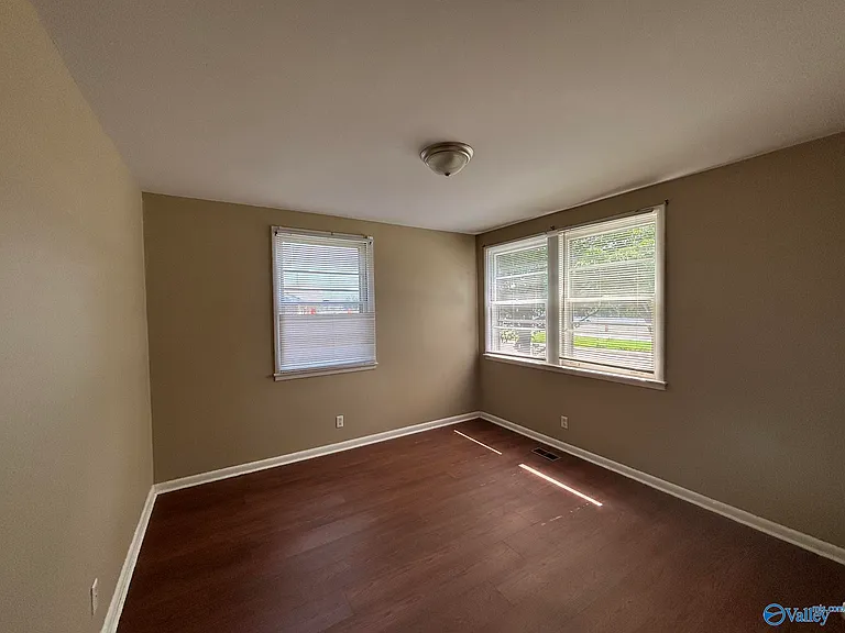 3907 Memorial Pkwy NW — Photo 11