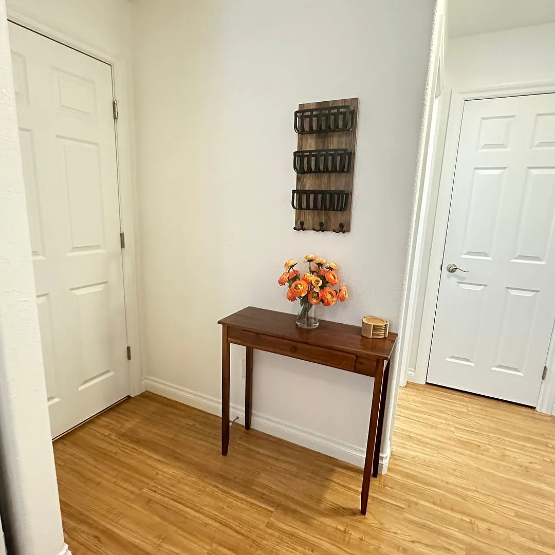 Courtyard Vista Cottage: A peaceful retreat with stunning views and a charming courtyard. $300 ut... — Photo 3
