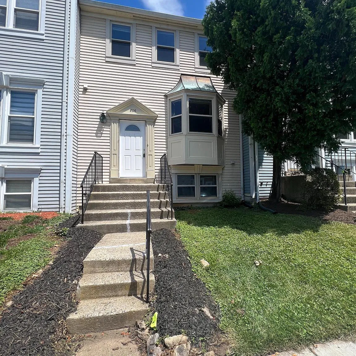 3 bed, 3.5 bath, 1360 sqft, $2,850 — Photo 1