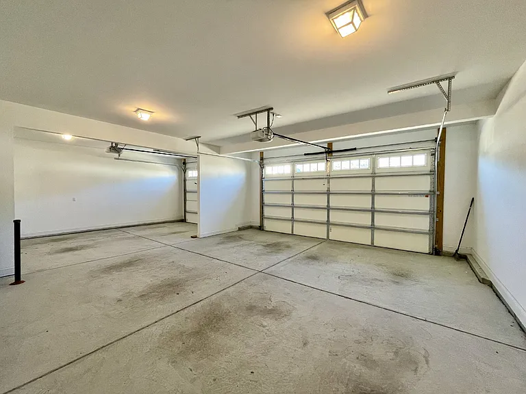 5137 Thruway Rd — Photo 32