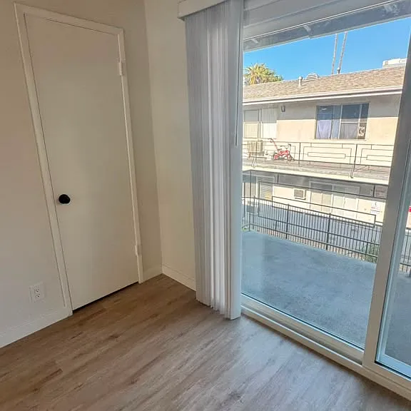 15470 Moorpark St #14 — Photo 9